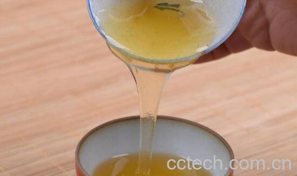 一杯清水辨别蜂蜜真假 如何监别蜂蜜真假-1
