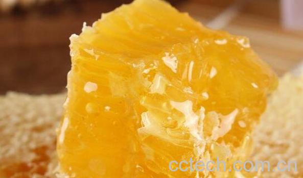 蜂巢蜜的作用与功效 蜂巢蜜的食用方法-0