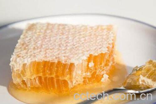 蜂巢蜜的作用与功效 吃蜂巢蜜的好处-0