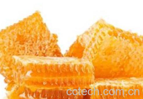 蜂巢蜜的作用与功效 蜂巢蜜能治鼻炎吗-0