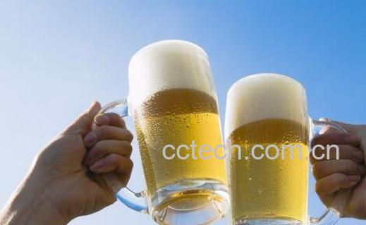 喝啤酒的好处和坏处 喝啤酒会发胖吗-1
