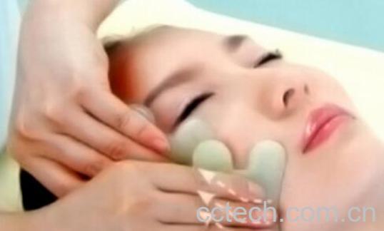 脸部刮痧的好处和坏处-1