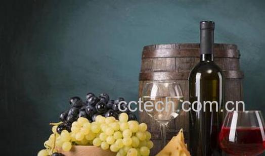 女人喝红酒的好处与坏处-1