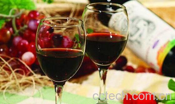 干红葡萄酒的功效与作用 喝葡萄酒的好处-0
