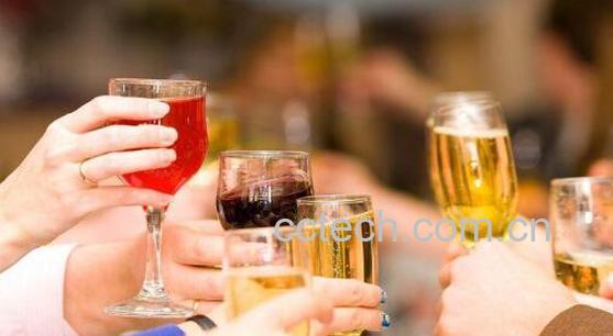 喝酒脸红是怎么回事 喝酒消除脸红的小技巧-1