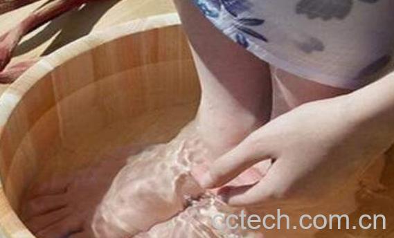 米醋泡脚的功效与作用 米醋泡脚的好处-0