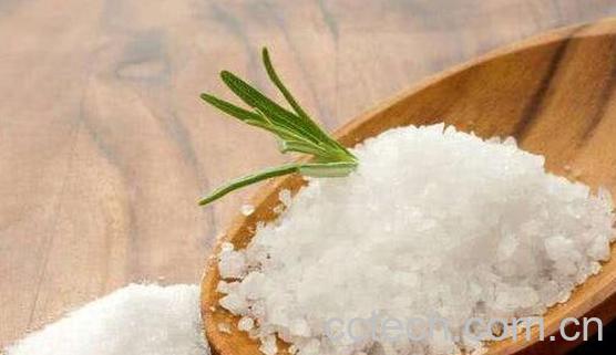 盐吃多了的坏处 哪些人不适合多吃盐-0