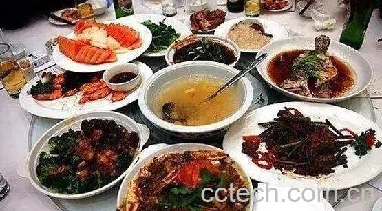 吃剩饭剩菜有哪些危害-1