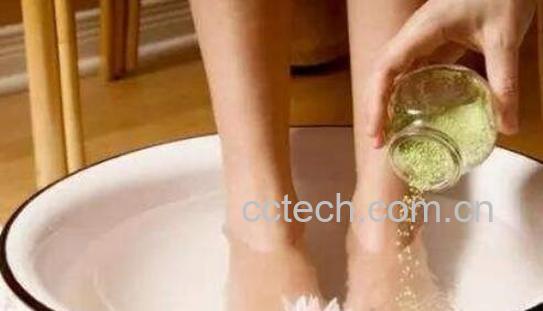 白醋泡脚有什么好处 白米醋泡脚有什么好处-0