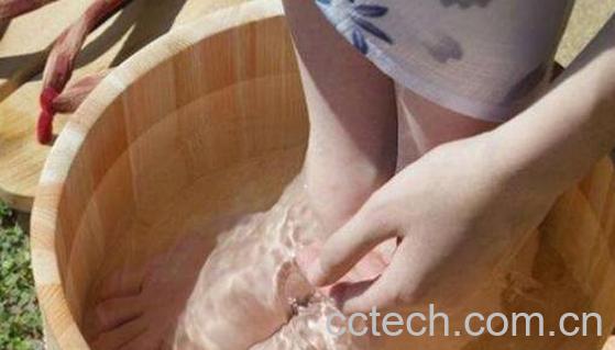 白醋泡脚有什么好处 白米醋泡脚有什么好处-1