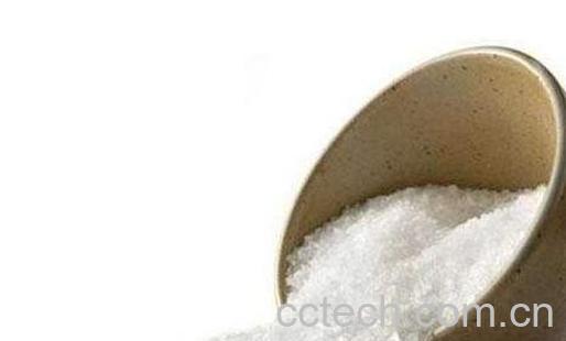 用海盐洗澡的好处 海盐泡脚的功效与作用-1