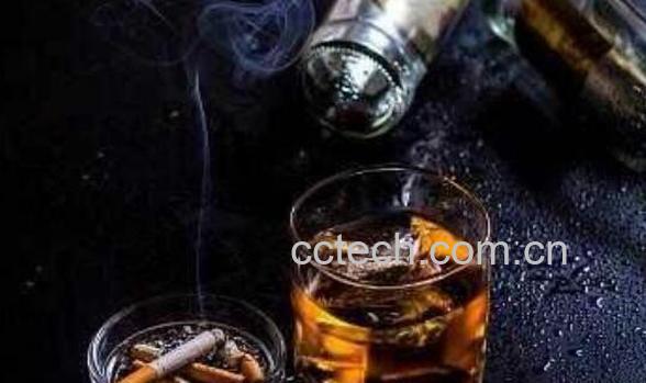 酗酒的危害有哪些 长期酗酒对身体的影响-0