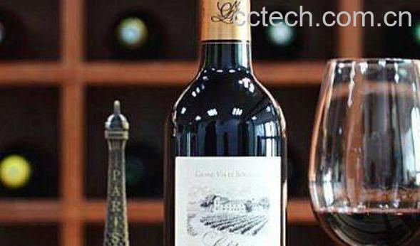 长期睡前喝红酒的好处与坏处-1