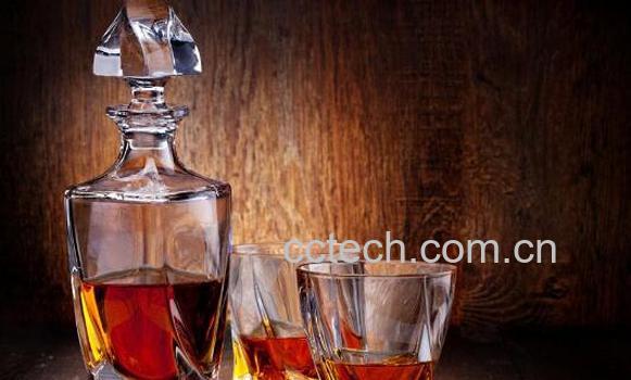 喝洋酒有什么功效作用 洋酒的害处-0