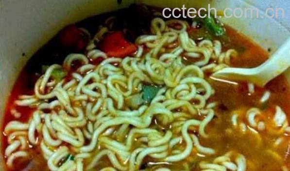 方便面的危害有哪些 偶尔吃泡面有什么危害-0