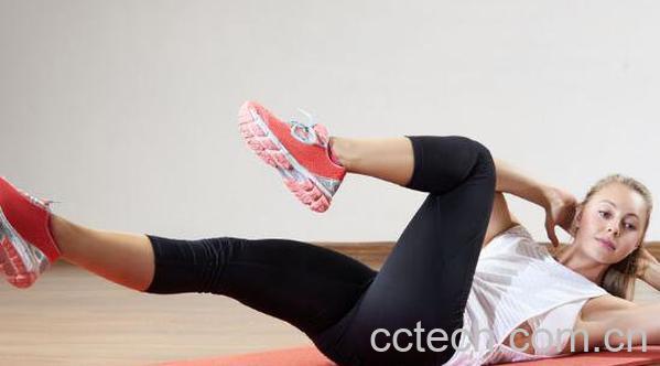 仰卧起坐的正确做法 仰卧起坐的省力诀窍-0