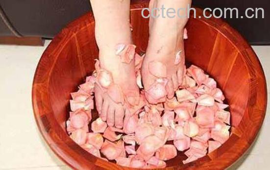 泡脚有什么好处 泡脚的好处与坏处-0