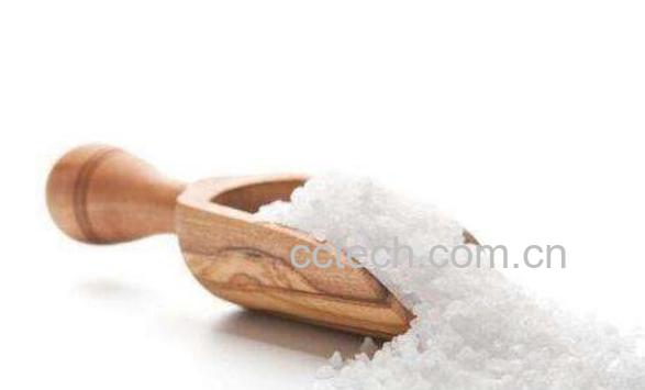 用盐洗脸有什么好处 用盐洗脸的功效与作用-0