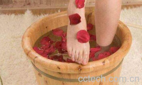  夏天泡脚的好处和坏处-1