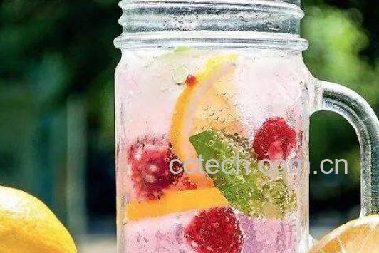 气泡水和苏打水的区别 气泡水的神奇功效-1