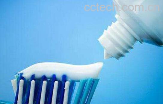 牙膏怎么去黑头 用牙膏去黑头的方法技巧-1