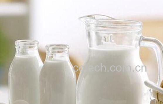 睡前喝牛奶好吗 睡前喝牛奶的好处和坏处-0