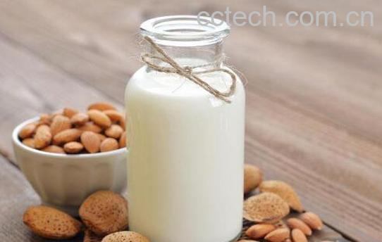 睡前喝牛奶好吗 睡前喝牛奶的好处和坏处-1