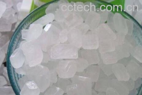 冰糖冲开水有什么功效 冰糖泡水喝有什么好处-1