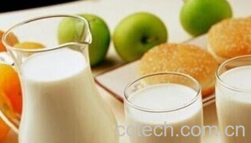 喝纯牛奶有什么好处与坏处-1