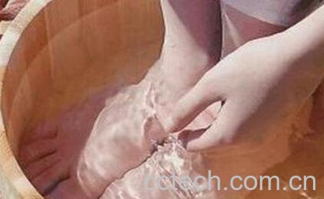 白醋泡脚的功效与作用-1