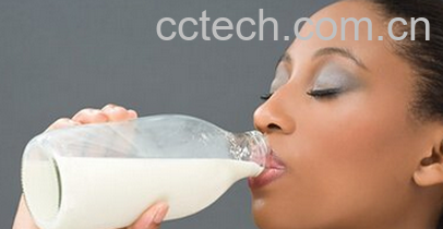 果蔬百科睡前喝牛奶的好处-0