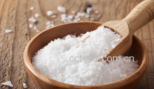 果蔬百科用盐洗脸的好处有哪些-0