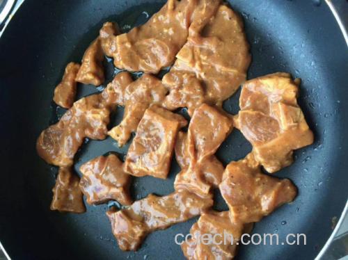 油焖虎皮尖椒制作过程