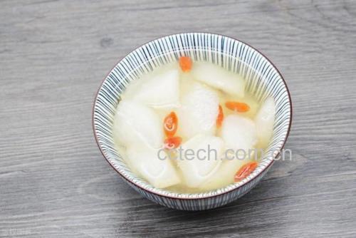 山楂山药膏与小瓷勺特写