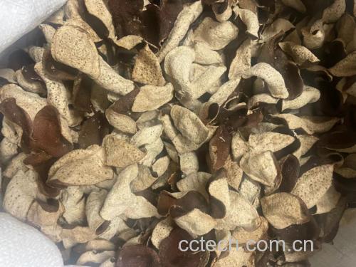 图片说明:冲泡好的山楂陈皮茶,颜色橙红透亮,散发淡淡果香与陈皮香气 山楂陈皮茶成品图