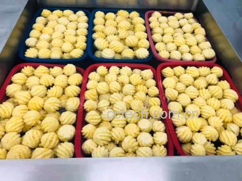 菠萝酸奶冰沙成品图,颜色金黄,质地顺滑 菠萝酸奶冰沙成品图