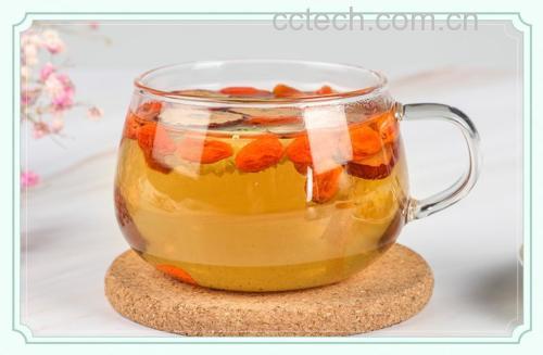 桂圆与菊花、枸杞搭配冲泡,既美味又养生 桂圆与清热食材搭配示意图