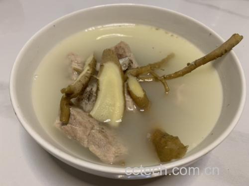 玉竹沙参陈皮炖瘦肉成品汤品特写,汤色清澈,香气扑鼻 玉竹沙参陈皮炖瘦肉成品图