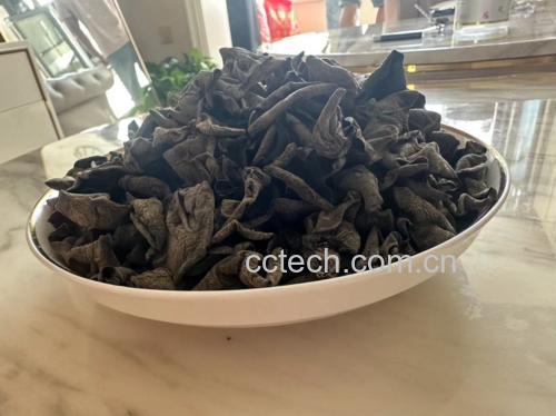 图片说明:一碗刚煮好的黑木耳山楂水,色泽红润,散发淡淡清香 黑木耳山楂水成品图