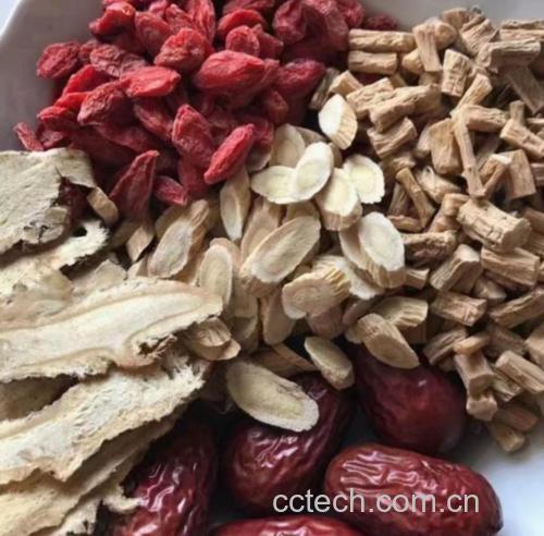 熟地黄与枸杞、红枣搭配煲汤,增强滋补效果 熟地黄与其他食材搭配煲汤