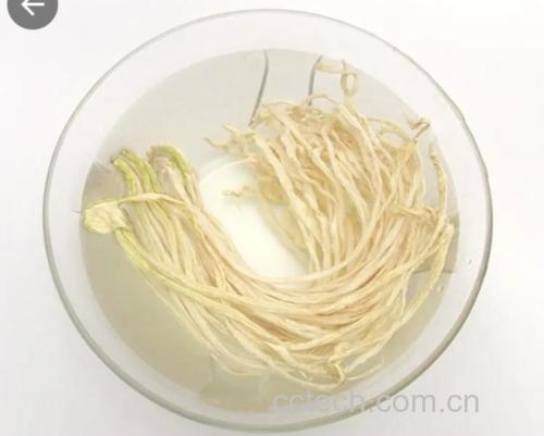 胡萝卜丝焯水加热过程