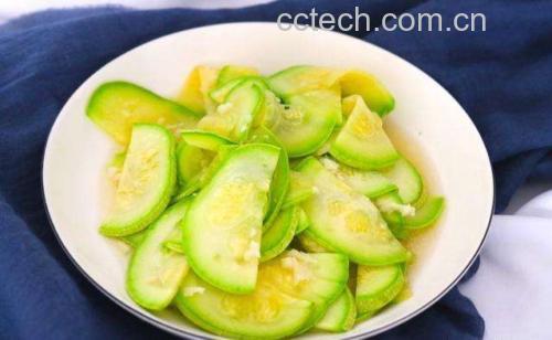 西瓜皮制作凉拌菜示意图