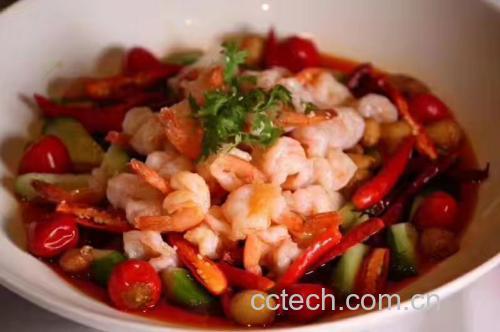 一道色彩丰富的西葫芦炒虾仁菜肴,展现食材融合后的美味 西葫芦菜肴成品图