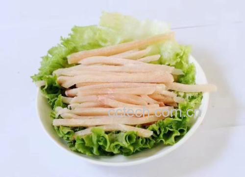 盘中摆放着金黄鸡蛋与翠绿生菜,淋上蚝油酱汁,色香味俱全 蚝油生菜炒鸡蛋成品图