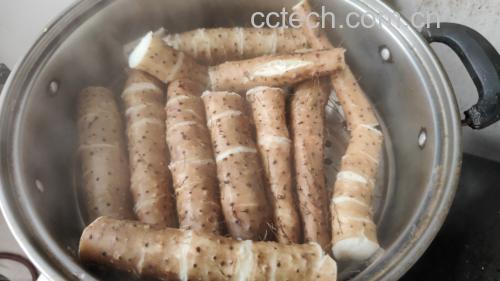 山药和土豆切块整齐摆放,准备蒸制 山药和土豆切块准备