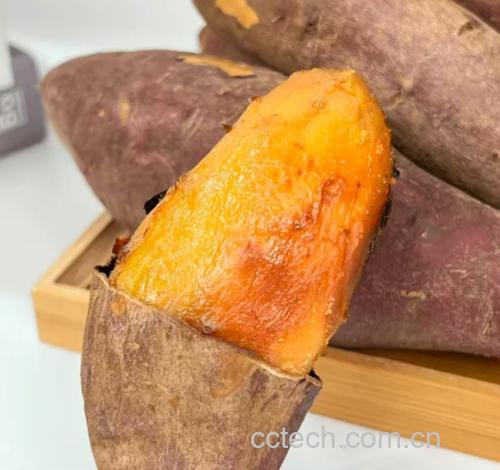 金黄酥脆的红薯饼,外层裹满芝麻,内里软糯香甜 红薯饼成品图