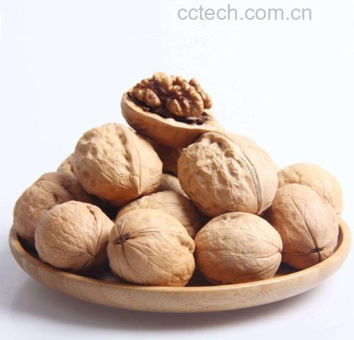烤制后的核桃成品,展示其金黄色泽与酥脆状态 烤制核桃成品