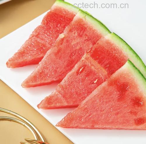 特小凤黄心西瓜与其他水果对比图