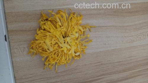 枸杞与菊花搭配泡出金黄色茶汤 枸杞与菊花搭配泡水