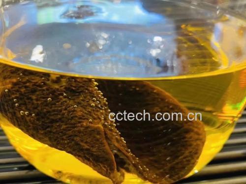 一杯正在冲泡的陈皮普洱与山楂混合饮品 陈皮普洱与山楂冲泡图